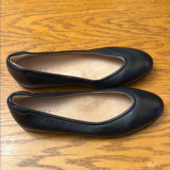 Naturalizer Black Flats Timeless Minimalist Design - Picture 2 of 4